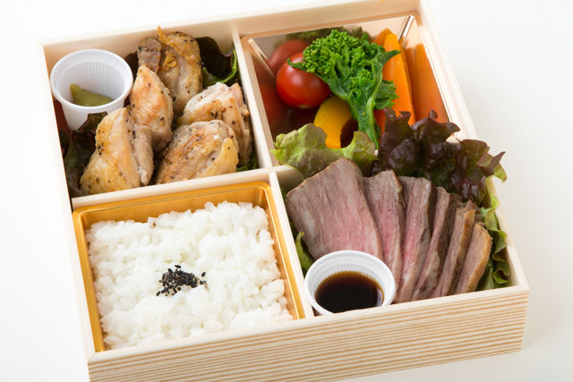 和牛肩ロースとチキンの温野菜御膳