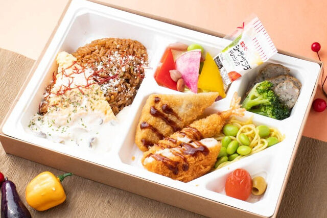 【秋限定】 自家製きのこクリームソースの特製オムライス弁当