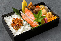 魚匠 正(まさ)(お弁当)-塩鮭とすき焼きの幕の内御膳