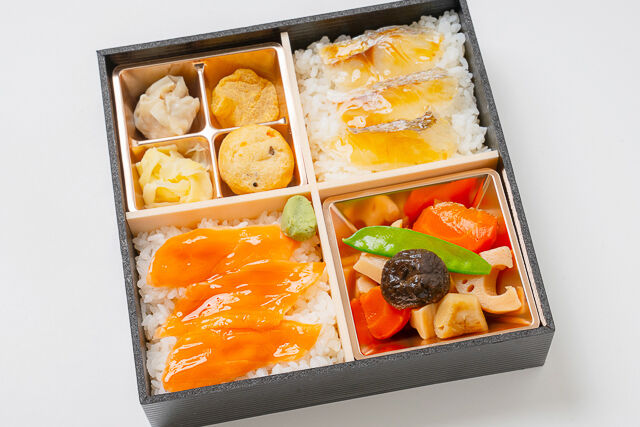 伝統江戸前赤酢寿司 築地魚蔵(埼玉店)-【熨斗対応可】サーモンと白身の漬け丼