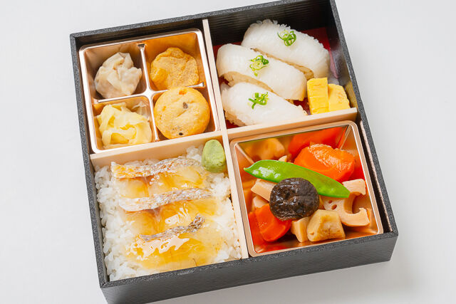 伝統江戸前赤酢寿司 築地魚蔵(埼玉店)-【熨斗対応可】白身の相盛弁当