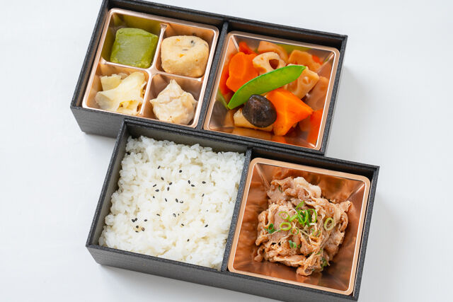 彩菜弁当 虎龍(埼玉店)-豚すき焼き2段弁当