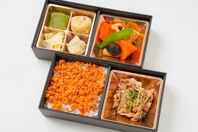 彩菜弁当 虎龍(埼玉店)-豚すきと紅鮭ご飯の2段弁当