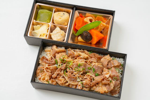 彩菜弁当 虎龍(埼玉店)-牛すき焼き重の御膳