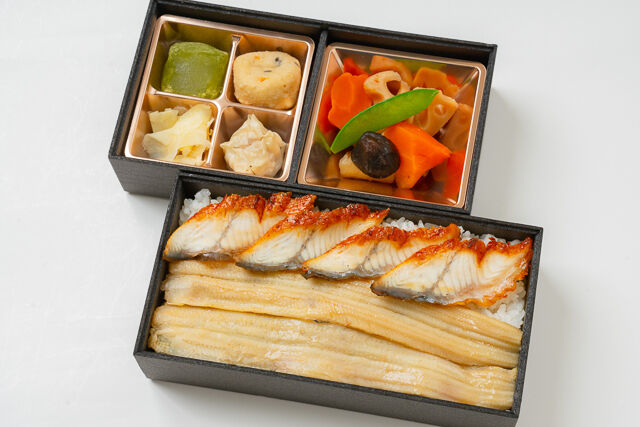 彩菜弁当 虎龍(埼玉店)-ハイブリッド(浜松&広島名産)【うなぎ穴子飯】2段重弁当