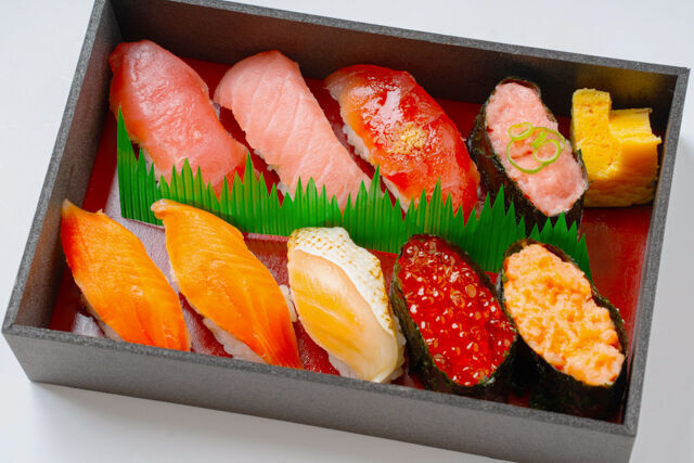 握り屋 喜兵衛(埼玉店)-鮪とサーモンの握り