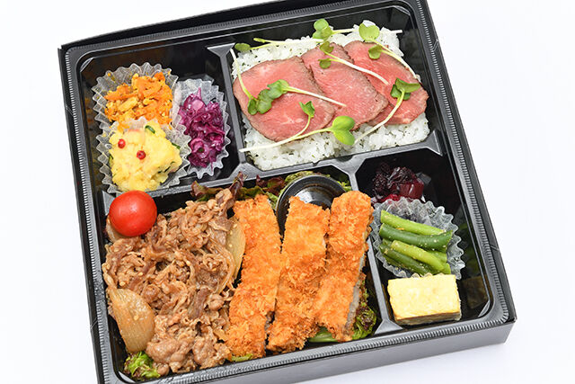 焼肉とロースかつとおにまる名物ローストビーフ重(しそご飯)