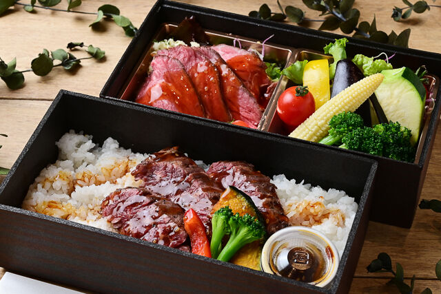 Wメイン 熟成牛ハラミステーキとローストビーフの2段弁当