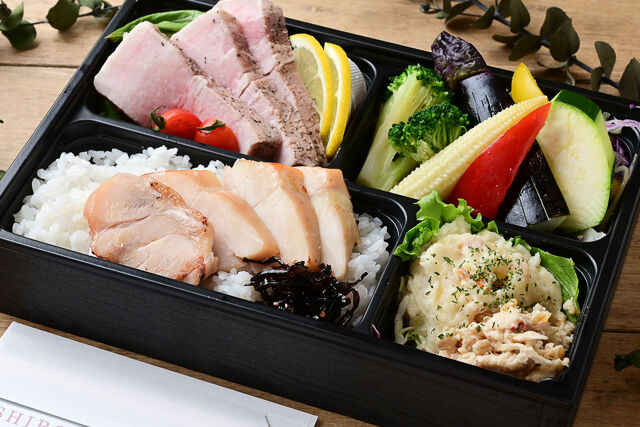 Wメイン 低温調理豚ロースと鶏の塩麹グリル弁当