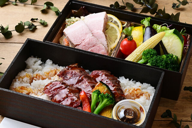 Wメイン 低温調理豚ロースと熟成牛ハラミステーキの2段弁当