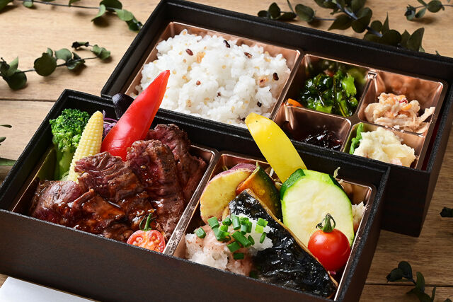 熟成牛ハラミステーキと焼き鯖梅おろしのWメイン2段弁当