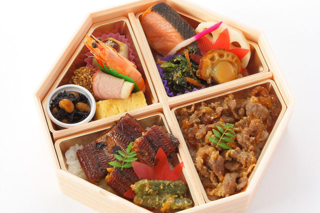 うなぎ山椒煮と牛すき煮八角御膳