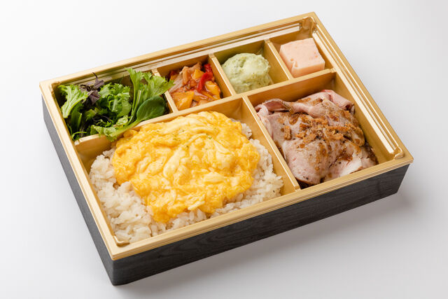 ふわふわ半熟卵のオムライス&トリュフ薫るローストポーク