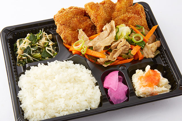 【ダブルメイン】柔らかジューシー鶏もも肉のチキンカツとお野菜たっぷり肉野菜炒め弁当