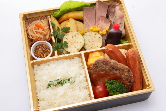 ベジョータ超低温ローストとイベリコ豚直火焼き弁当 ~手ごねハンバーグ・ソーセージグリル ~