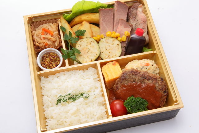 ベジョータの超低温ローストとイベリコ豚直火焼き弁当 ~手ごねハンバーグ ~