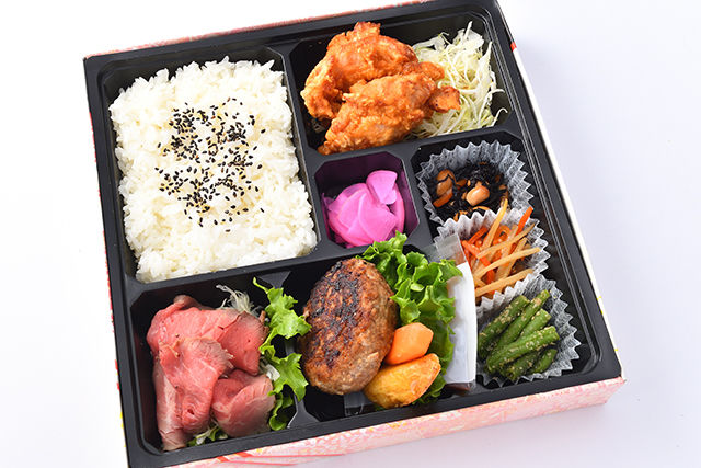鶏の唐揚げ&ローストビーフ&手ごねハンバーグ