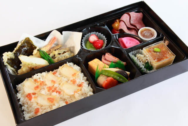 会席弁当・けやき~仙台黒毛和牛ローストビーフと三陸産アワビ飯~