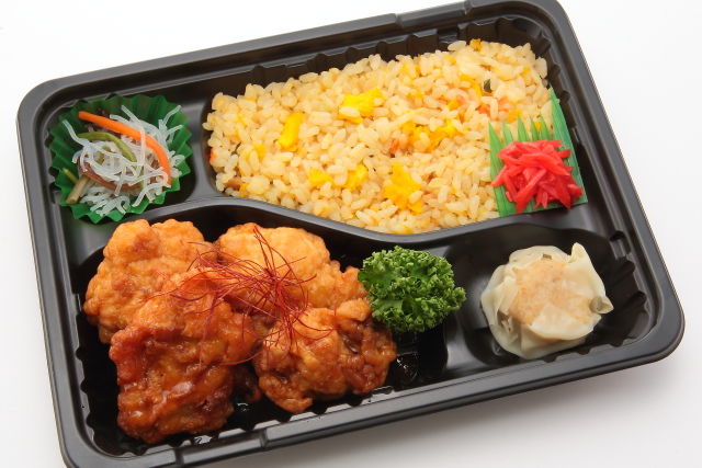 油淋鶏と焼売の炒飯弁当