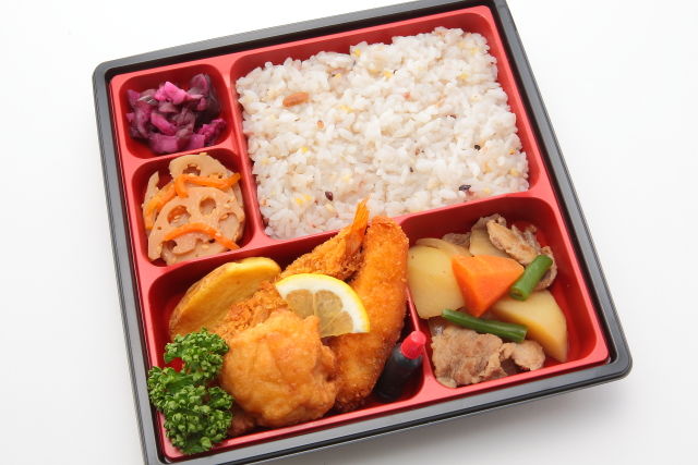 ミックスフライと手作り肉じゃが幕の内弁当