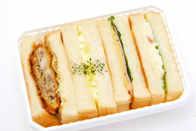 メンチカツミックスサンド