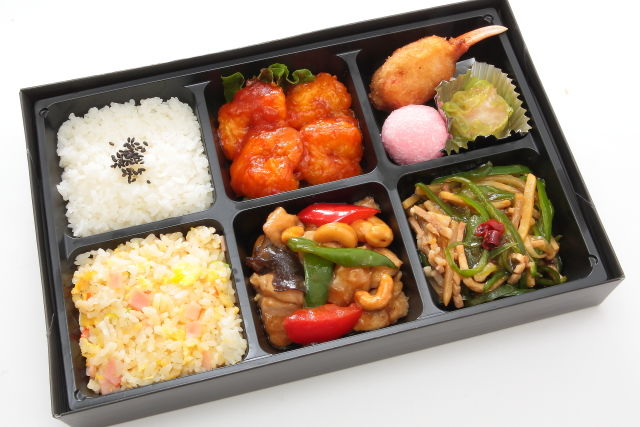 贅沢3種メインの中華御膳 ~エビチリ、鶏のカシューナッツ炒め、青椒肉絲~