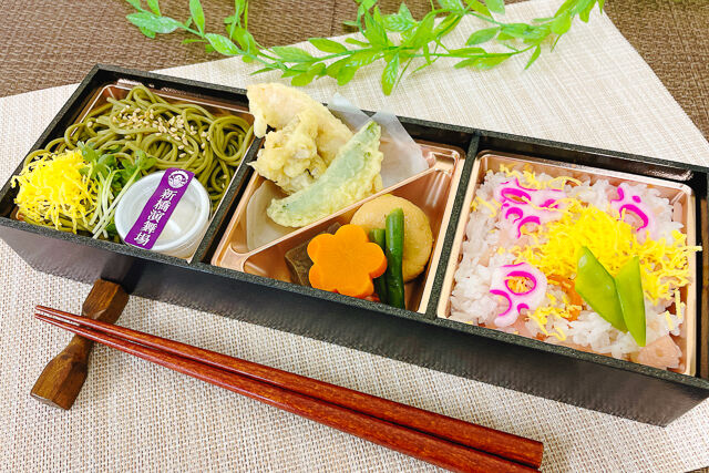 〈夏季限定〉演舞場 茶そば弁当