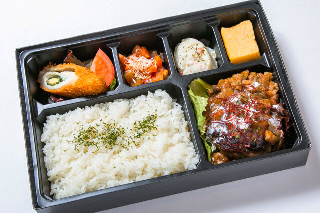 【冬限定】自家製手ごねハンバーグ・ビーフストロガノフソース
