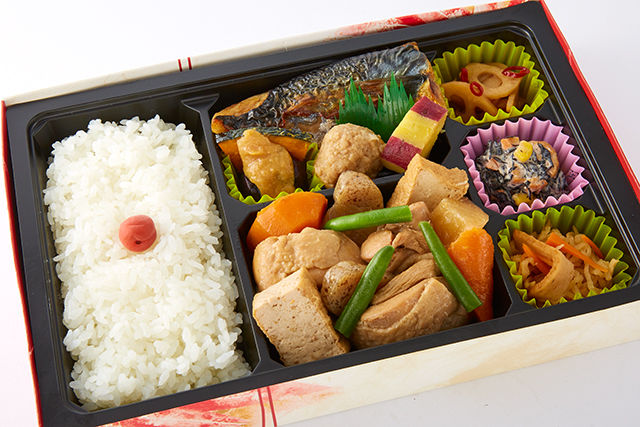 鶏五目煮とサバ三五八焼き弁当