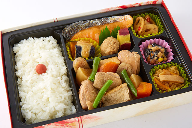 鶏五目煮と焼き鮭弁当