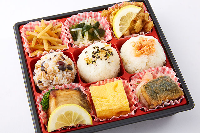 三色ご飯と彩りおばんざい弁当