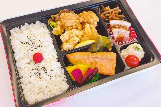 老舗居酒屋のお弁当 御馳弁の富士