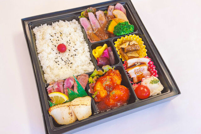 ビーフステーキと牛たん塩焼きと銀カレイの西京焼き弁当