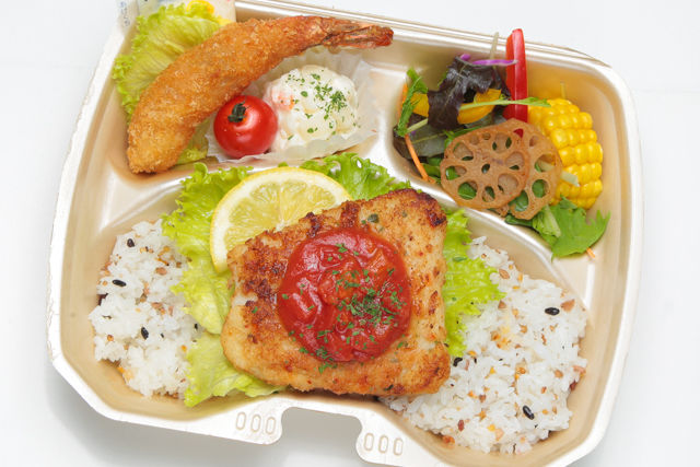旬の白身魚のムニエル& 天然エビフライ・ 季節の8種サラダ