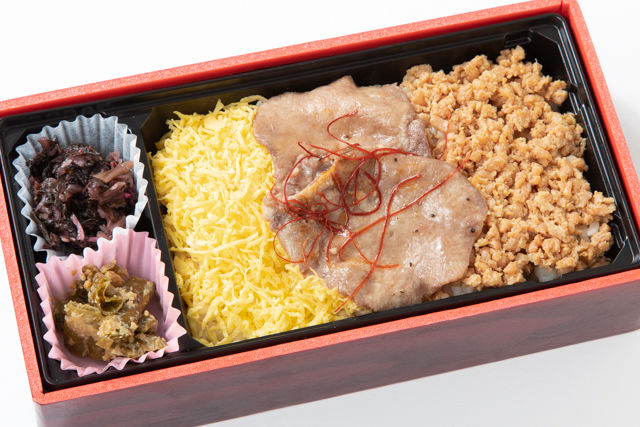 牛たん三色丼弁当