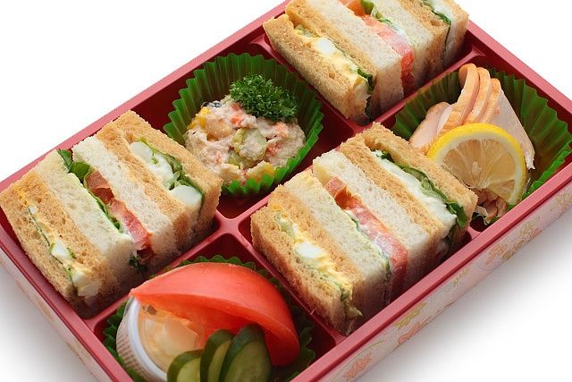 華美サンド 希(のぞみ)(スモークチキン&お豆たっぷりサラダ&トマトきゅうり)