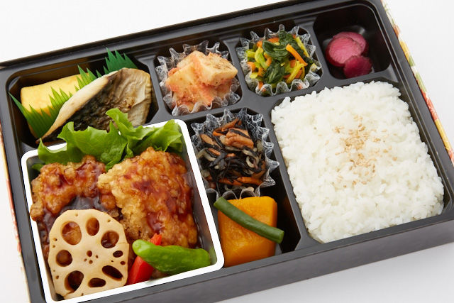 ごろっと大きな鶏の黒酢弁当