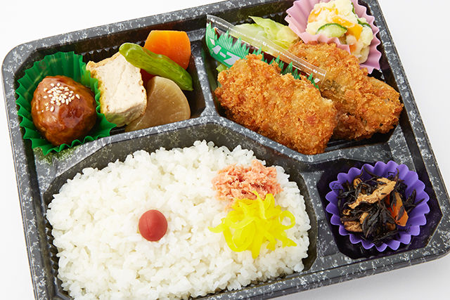 ジューシーな肉詰めピーマンフライ弁当