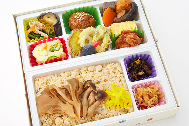 ひいろの彩り六升と炊き込みきのこごはん弁当