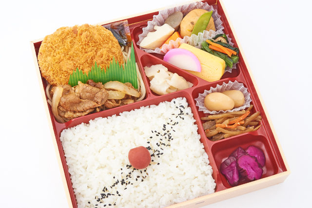 牛肉入りコロッケと焼肉ご膳