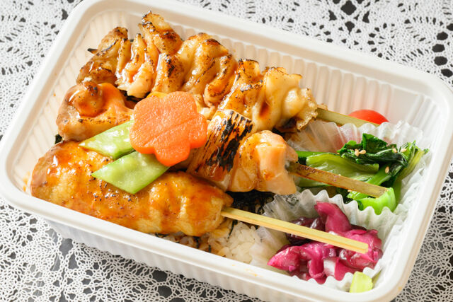 焼鳥弁当(もも・皮・つくね)