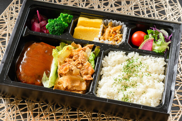 ハンバーグと生姜焼き弁当
