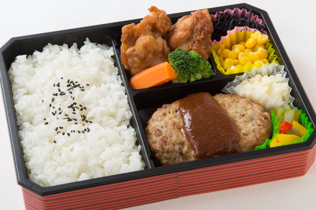 ハンバーグ&からあげ弁当