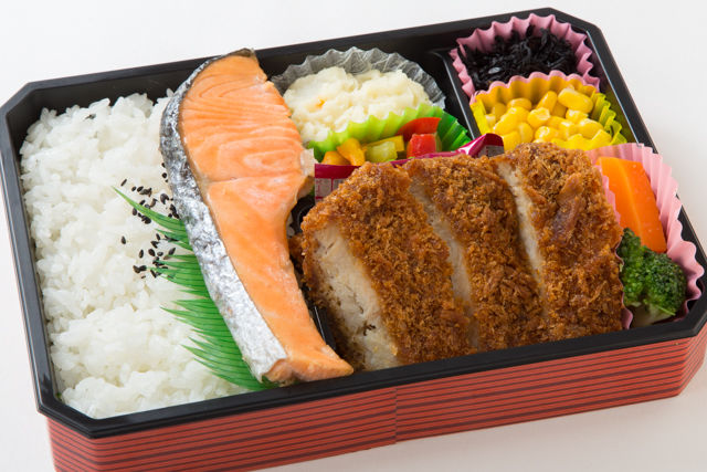チキンカツ弁当【鮭のせ御飯】