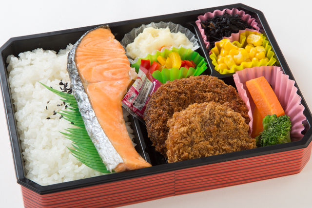 メンチカツ弁当【鮭のせ御飯】