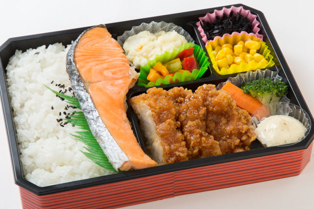 チキン南蛮弁当【鮭のせ御飯】