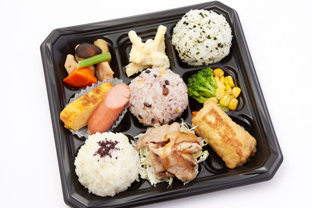色々入ったお弁当(7)牛炙り/ミンチ野菜巻き