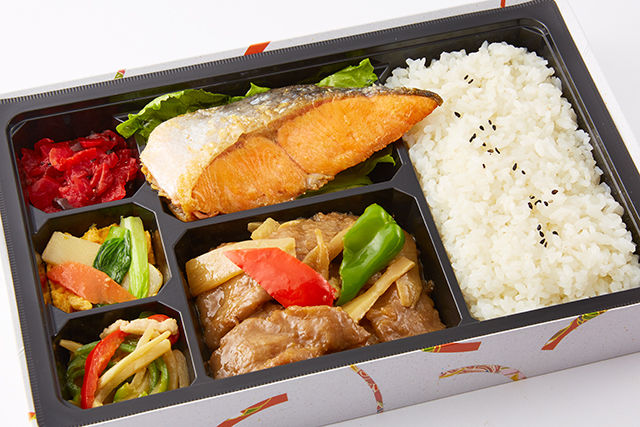 【特製】牛肉オイスターソース炒めと焼き鮭弁当
