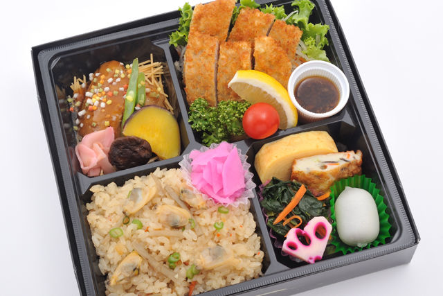 三元豚かつとメヌケの煮つけ御膳