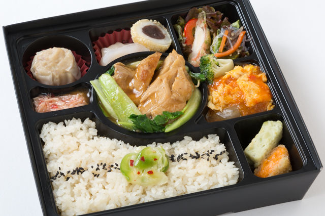 厳選鶏のオイスター煮込み&野菜と玉子チリソース弁当